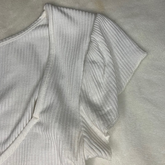 White Ribbed V-neck T-shirt - Picture 2 of 3